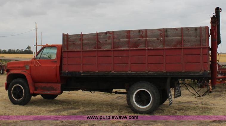 image for item D5200 1975 Chevrolet C65 grain truck