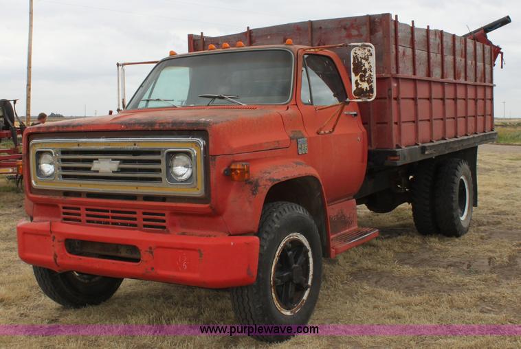 image for item D5200 1975 Chevrolet C65 grain truck