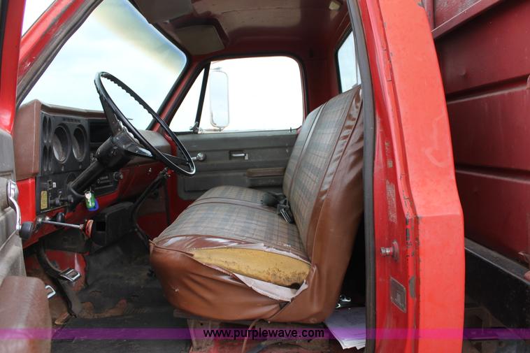 image for item D5200 1975 Chevrolet C65 grain truck
