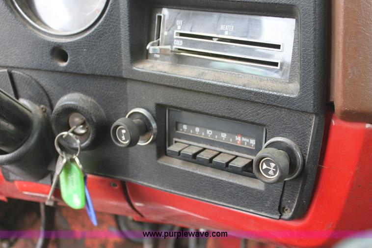 image for item D5200 1975 Chevrolet C65 grain truck