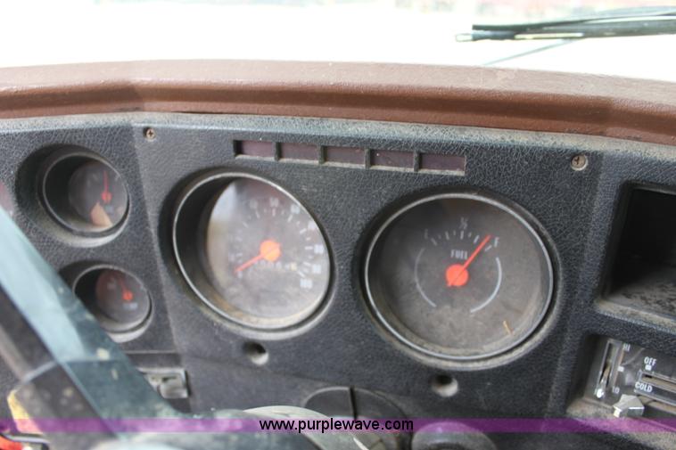 image for item D5200 1975 Chevrolet C65 grain truck