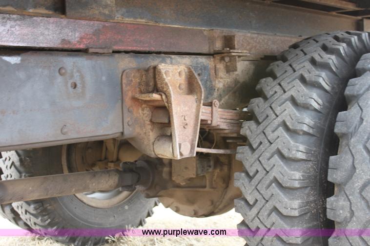 image for item D5200 1975 Chevrolet C65 grain truck