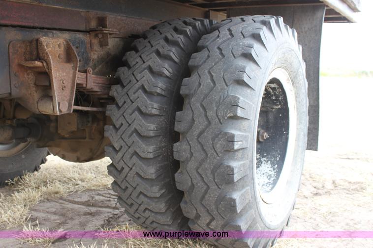 image for item D5200 1975 Chevrolet C65 grain truck