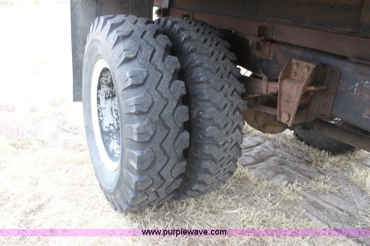 image for item D5200 1975 Chevrolet C65 grain truck