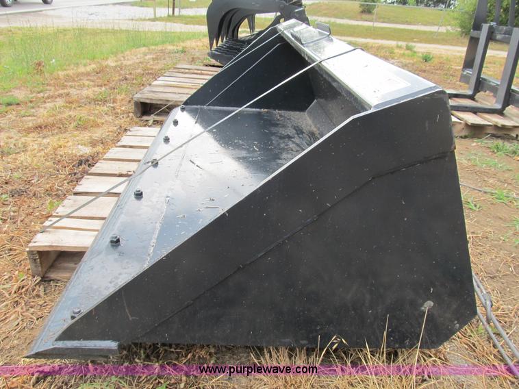 image for item K9304 Stout heavy duty skid steer bucket