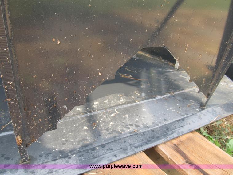 image for item K9306 Stout hydraulic skid steer grapple bucket