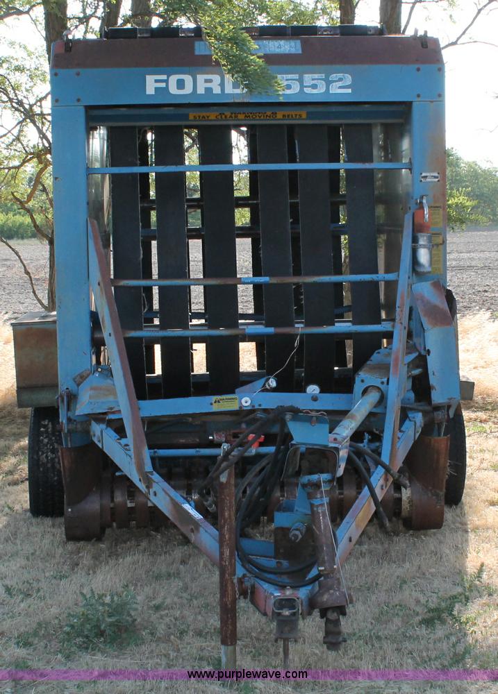 image for item L9893 Ford 552 round baler