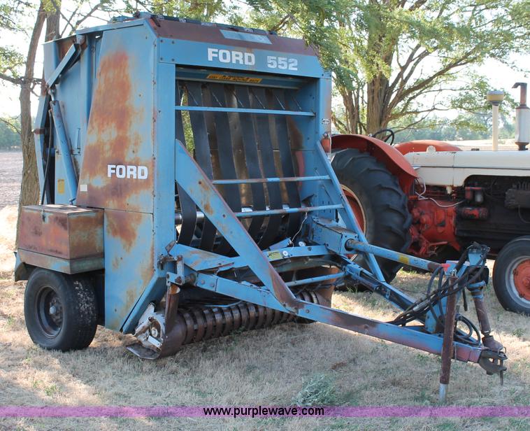 image for item L9893 Ford 552 round baler