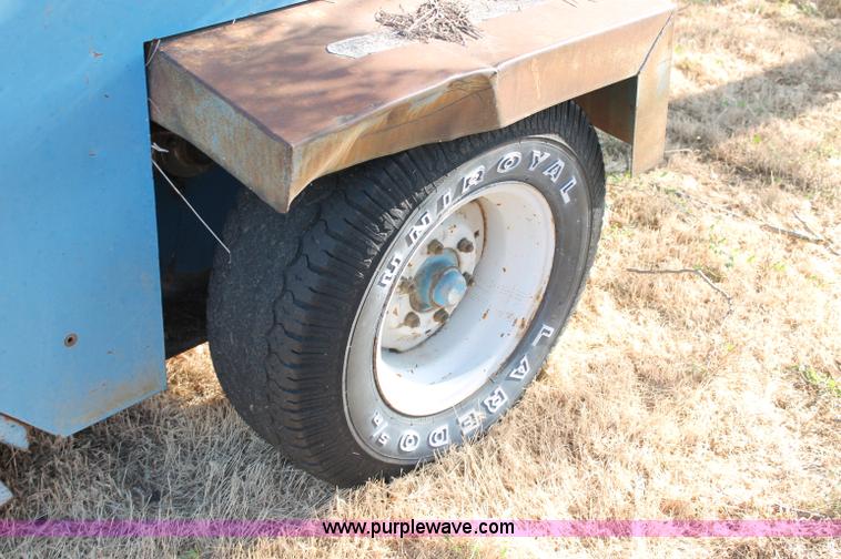 image for item L9893 Ford 552 round baler