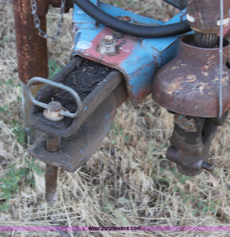 image for item L9893 Ford 552 round baler