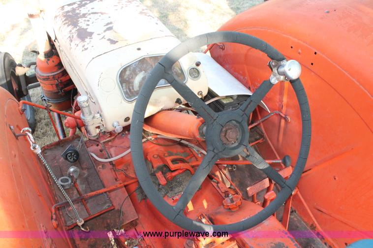 image for item L9894 Case 900B tractor