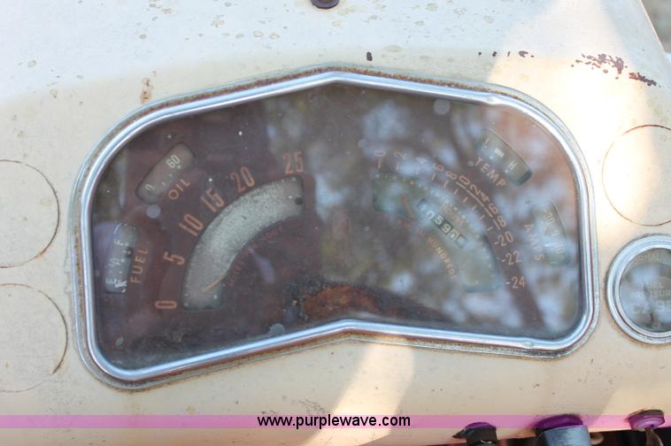 image for item L9894 Case 900B tractor