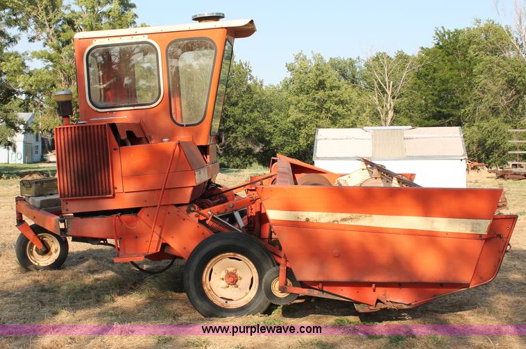 image for item L9896 Case 1155 self-propelled swather