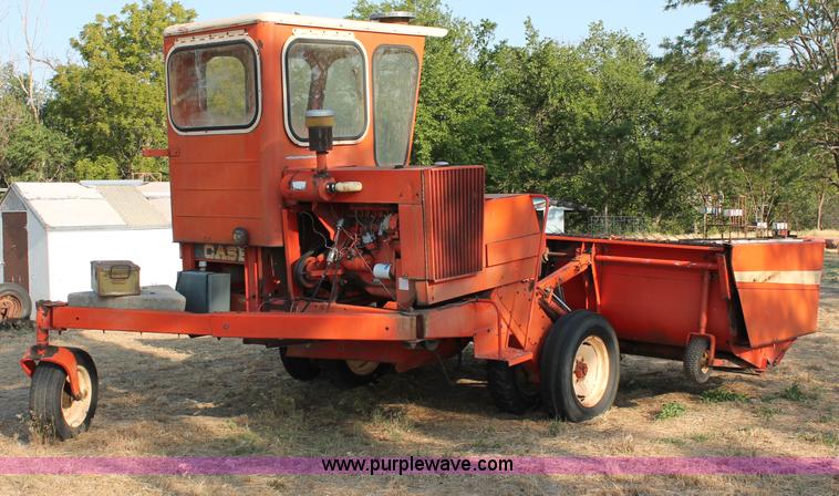 image for item L9896 Case 1155 self-propelled swather