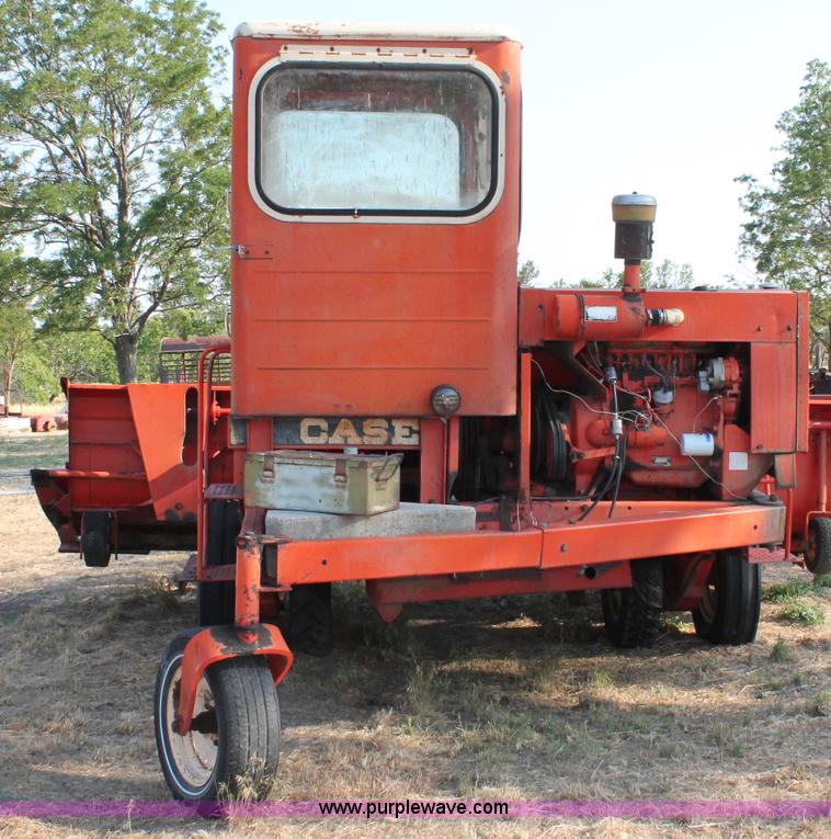 image for item L9896 Case 1155 self-propelled swather