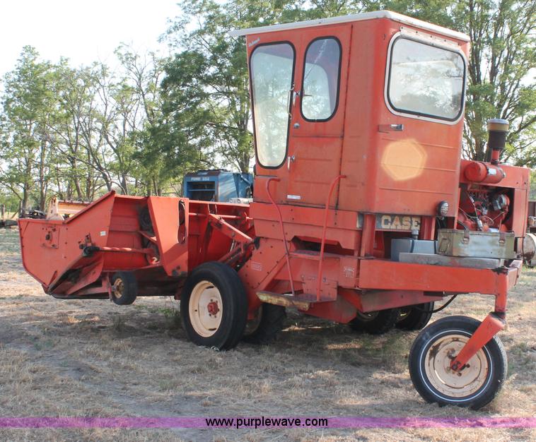 image for item L9896 Case 1155 self-propelled swather