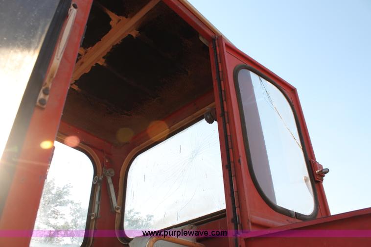 image for item L9896 Case 1155 self-propelled swather