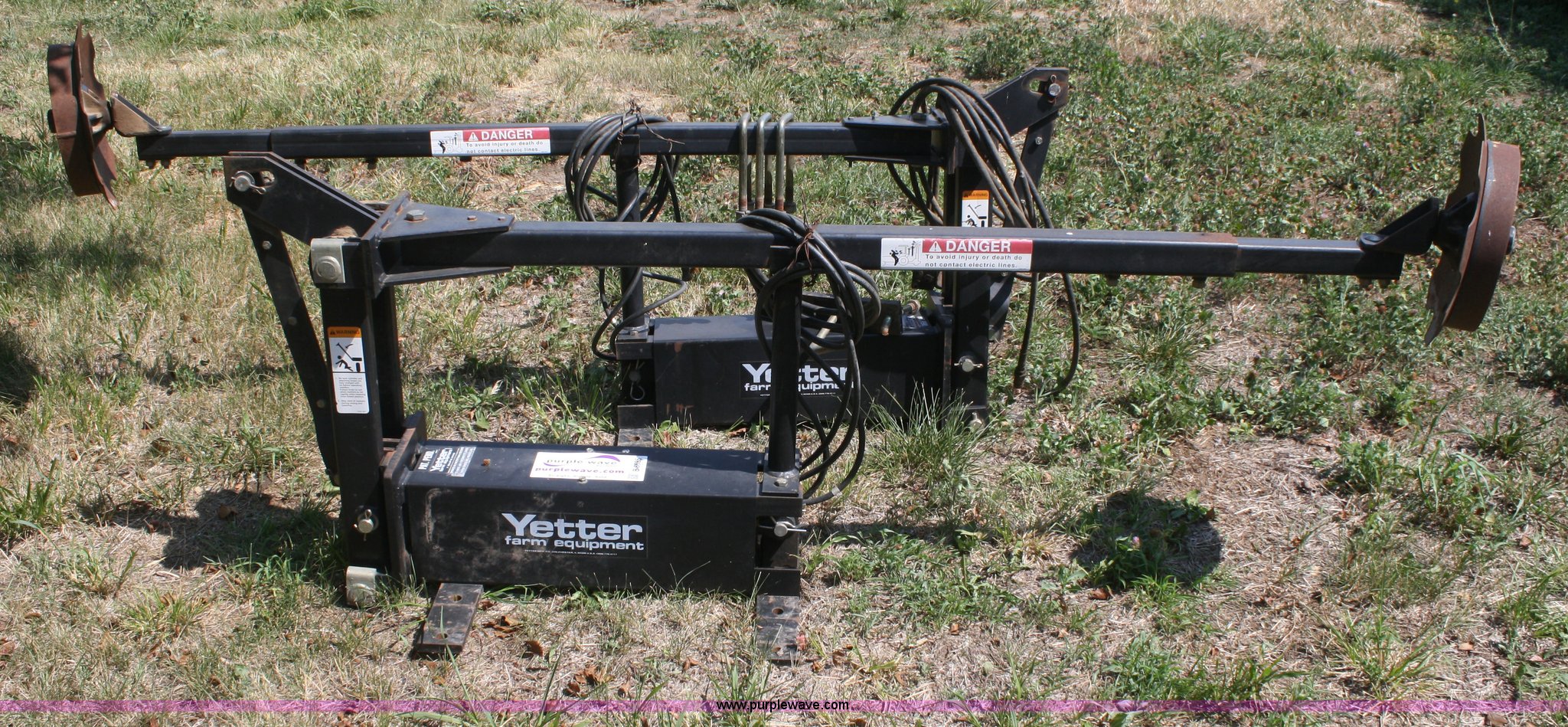 (2) Yetter markers with hoses and serrated disks in Valley Falls, KS Item B6685 sold Purple Wave