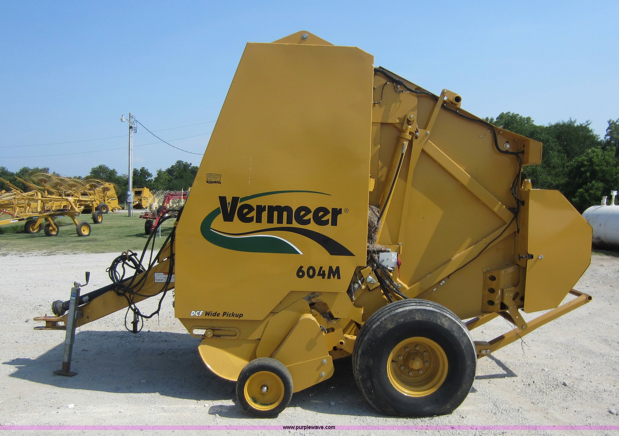 2007 Vermeer 604M round baler in Welch, OK | Item D2041 sold | Purple Wave