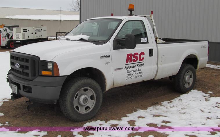 F5881.JPG - 2006 Ford F350 XL Super Duty pickup truck , 182,203 miles on odometer , Powerstroke 6 0L V8 turbo di...