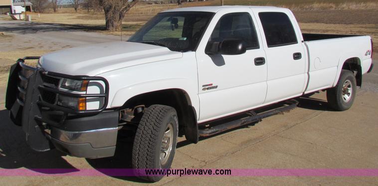 E8306.JPG - 2005 Chevrolet Silverado 3500 Crew Cab pickup truck , 243,932 miles on odometer , 6 6L V8 OHV 32V tu...