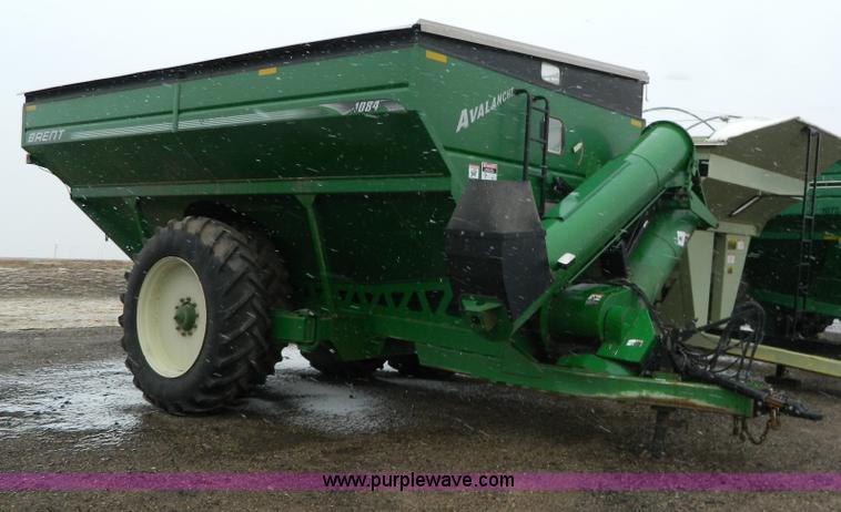 Y9052.JPG - 2006 Brent Avalanche 1084 grain cart , 1,000 bushel capacity , Walking axles , 1000 PTO , Roll over ...