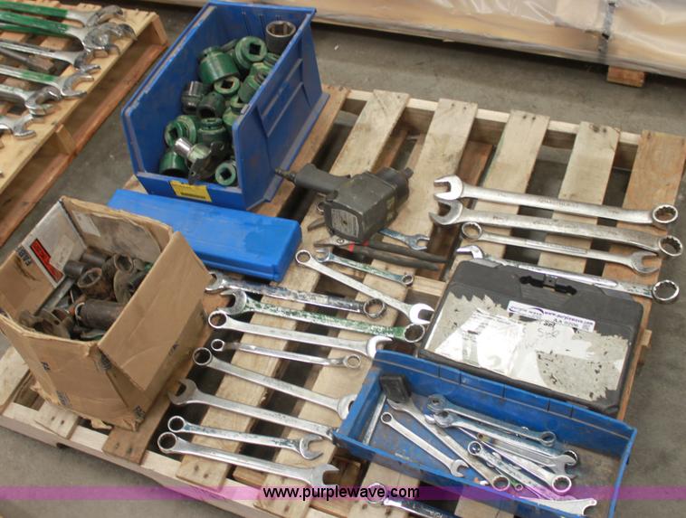 image for item AA9206 Pallet of assorted hand tools