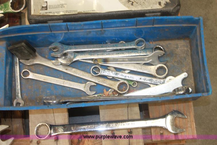 image for item AA9206 Pallet of assorted hand tools