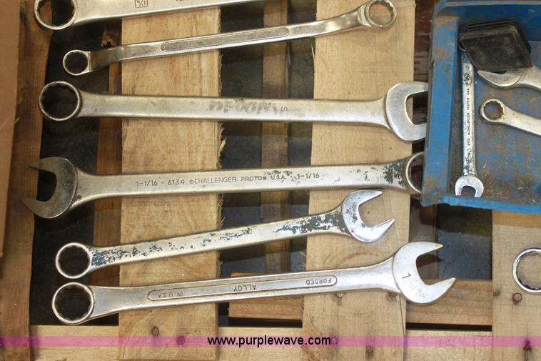 image for item AA9206 Pallet of assorted hand tools