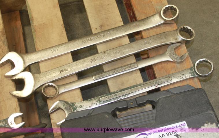 image for item AA9206 Pallet of assorted hand tools