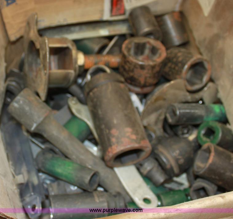 image for item AA9206 Pallet of assorted hand tools