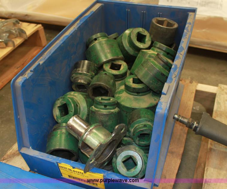 image for item AA9206 Pallet of assorted hand tools