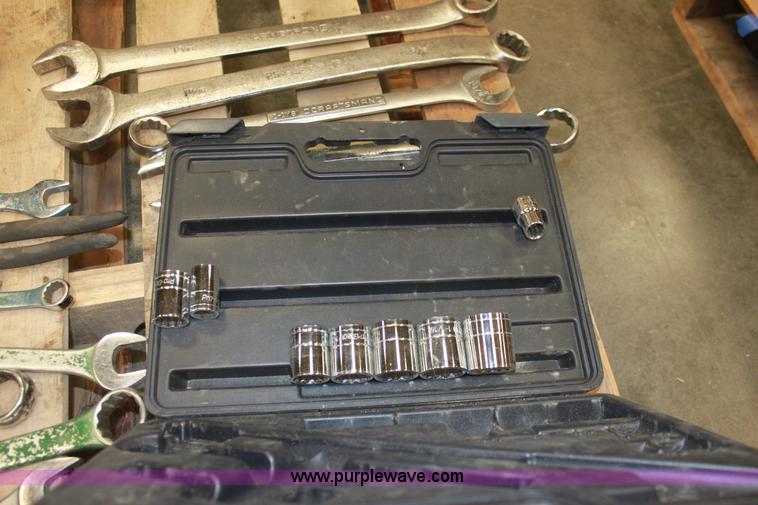 image for item AA9206 Pallet of assorted hand tools