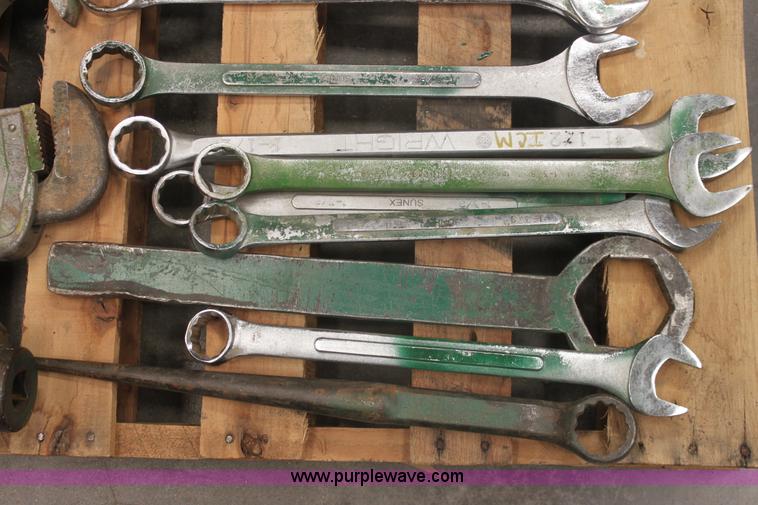 image for item AA9208 Assorted hand tools