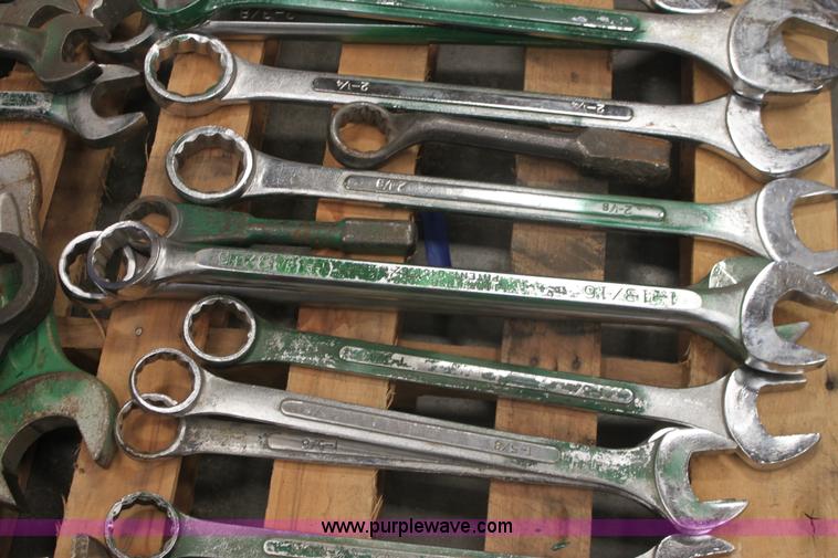 image for item AA9208 Assorted hand tools