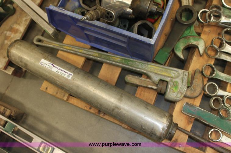 image for item AA9208 Assorted hand tools