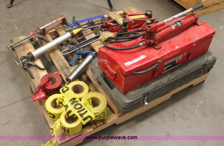 image for item AA9216 Assorted tools