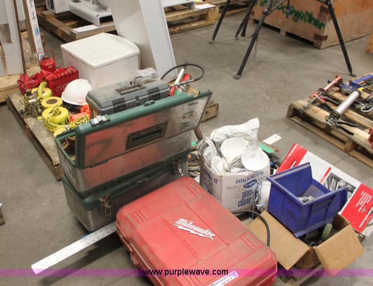 image for item AA9218 Assorted tools