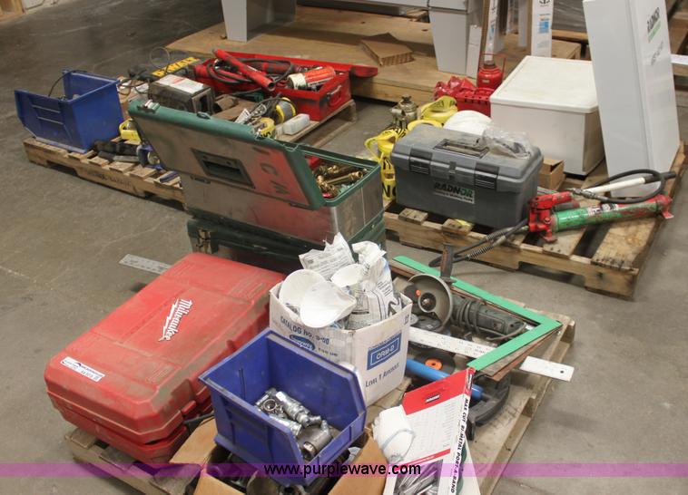 image for item AA9218 Assorted tools