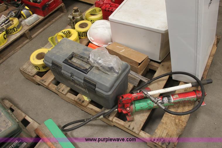 image for item AA9218 Assorted tools