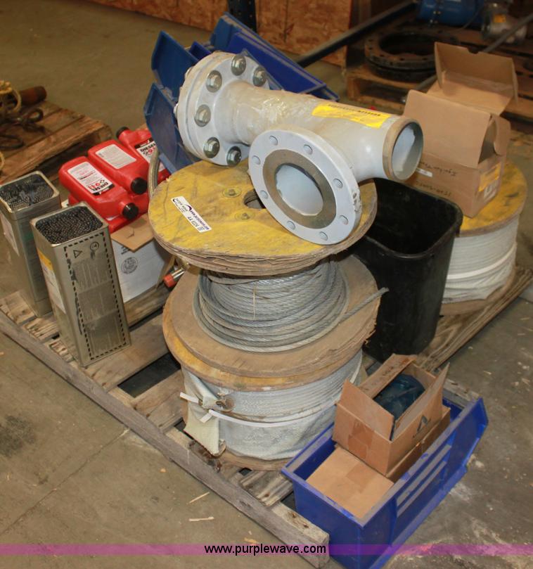 image for item AA9224 Assorted tools and cable