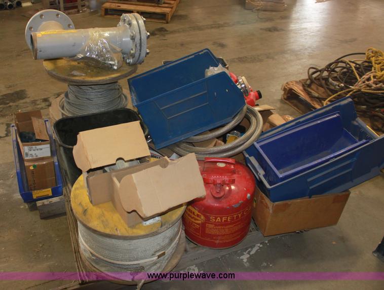 image for item AA9224 Assorted tools and cable