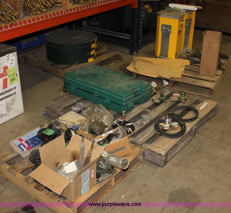 image for item AA9227 (3) pallets of assorted tools