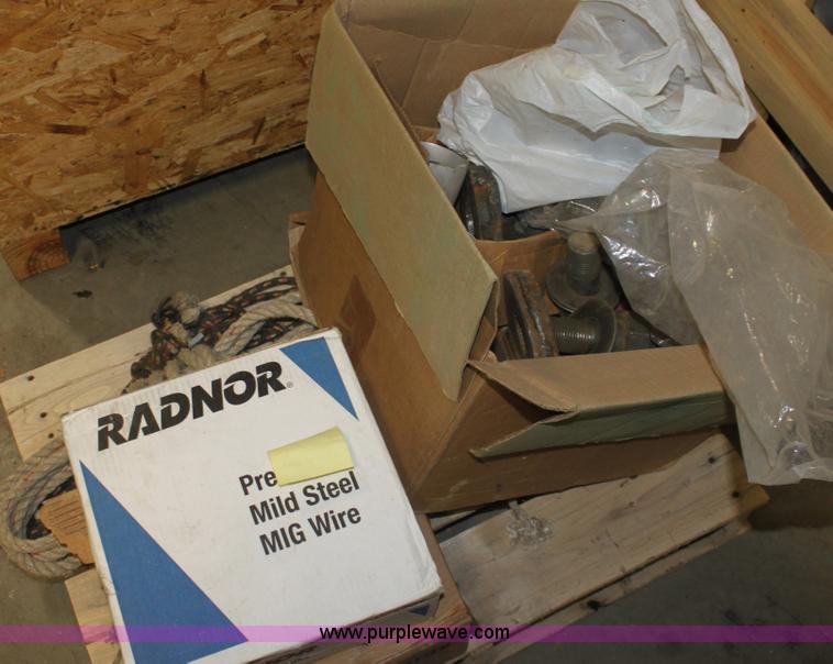 image for item AA9228 Assorted tools