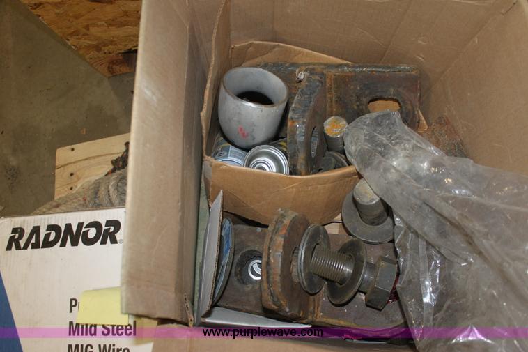 image for item AA9228 Assorted tools