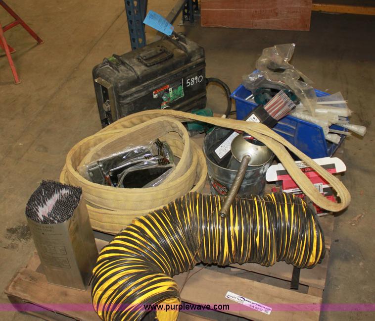 image for item AA9232 Assorted tools