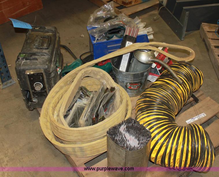 image for item AA9232 Assorted tools