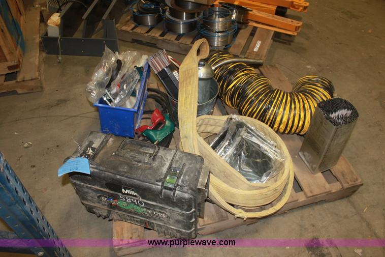 image for item AA9232 Assorted tools