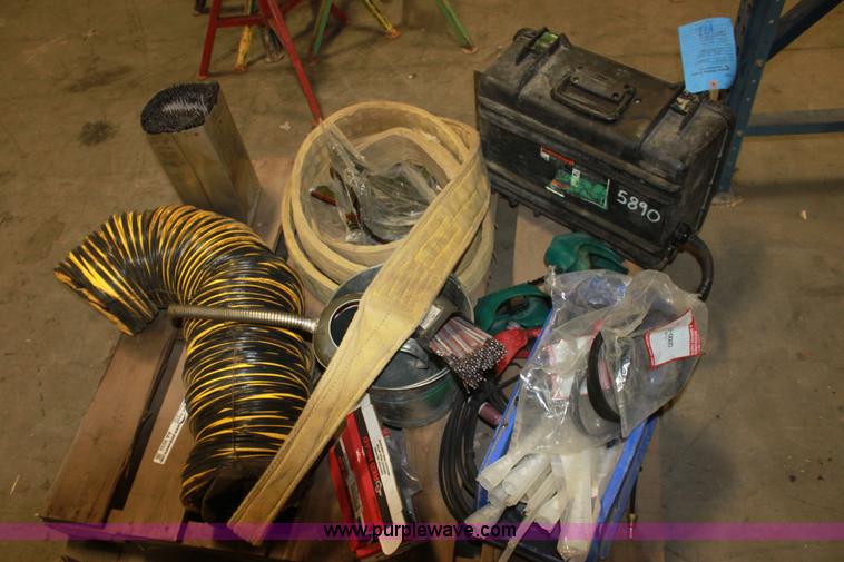 image for item AA9232 Assorted tools