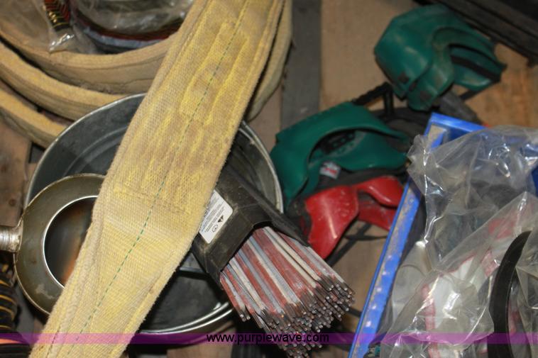 image for item AA9232 Assorted tools